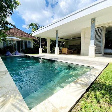 Villa Biru - 500M Batubelig Beach Canggu Dış mekan fotoğraf
